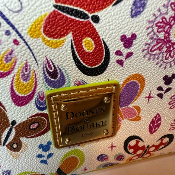 Disney Epcot Flower & Garden Festival 2019 Tote and Wallet Dooney & Bourke - Picture 6 of 15